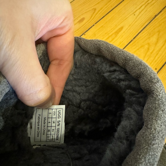 UGG boots, Grey - Picture 6 of 6